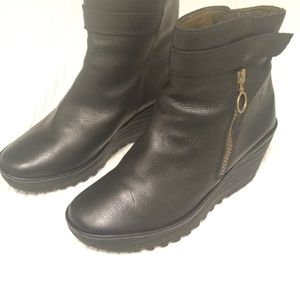 Fly London black leather WENT ankle booties